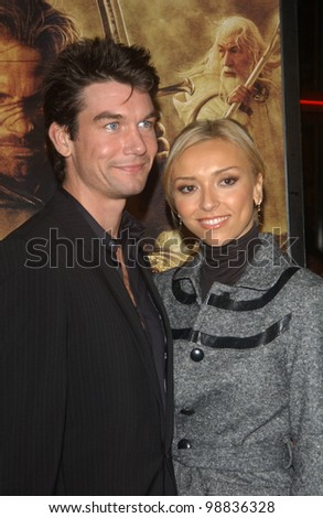 JERRY O\'CONNELL & fiance GIULIANA DEPANDI at the USA premiere of The Lord of the Rings: The Return of the King, in Los Angeles. December 3, 2003  Paul Smith / Featureflash