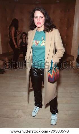 05NOV99:  Actress IONE SKYE at reception in Los Angeles for photo exhibit by Jade Jagger (daughter of Mick Jagger) and her boyfriend Dan McMillan.  Paul Smith / Featureflash