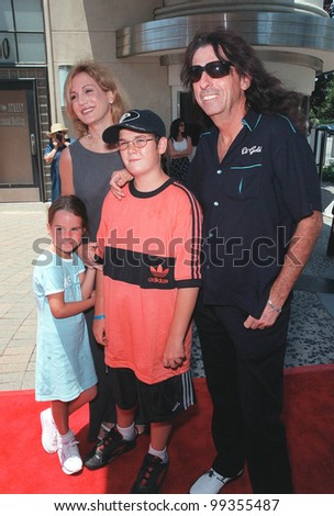 11jul99: Rock Star Alice Cooper & Family Arriving At Sony Pictures ...