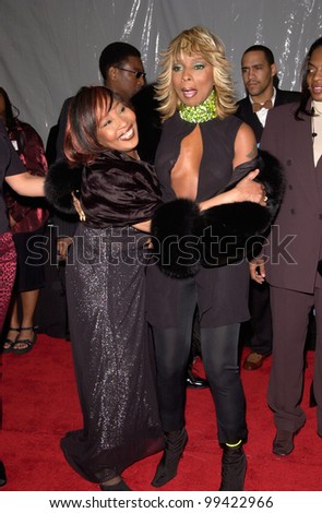 04MAR2000: Hip-Hop soul star MARY J. BLIGE & mother at the 14th Annual Soul Train Music Awards in Los Angeles.  Paul Smith / Featureflash