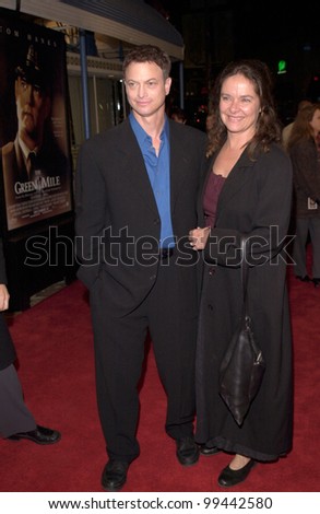 06DEC99: Actor GARY SINISE & wife at the world premiere, in Los Angeles, of his new movie \