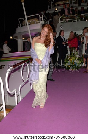 17MAY2000:  Actress ANGIE EVERHART at a party for Victoria\'s Secret models on a private yacht in Cannes.  Paul Smith/Featureflash