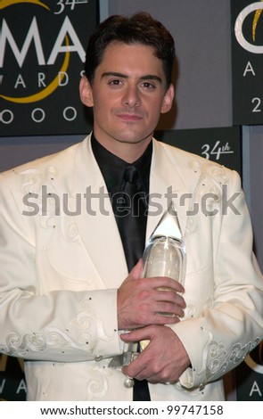 Country star BRAD PAISLEY at the Country Music Assoc. Awards at the Grand Ole Opry in Nashville, TN. 04OCT2000.  Paul Smith/Featureflash