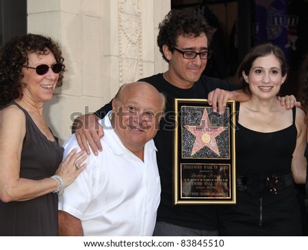 photos of devito and perlmans children