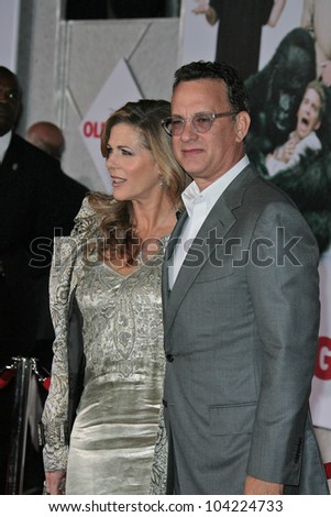 Rita Wilson and Tom Hanks at the \