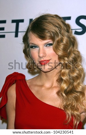 Taylor Swift at the EIF's Women's Cancer Research Fund's 
