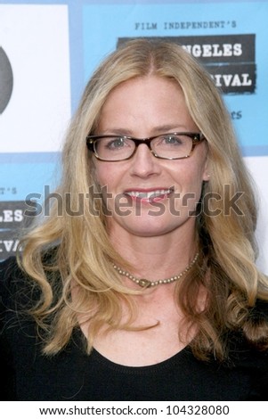 Elisabeth Shue at the Los Angeles Premiere of \'It Might Get Loud\'. Manns Festival Theatre, Westwood, CA. 06-19-09