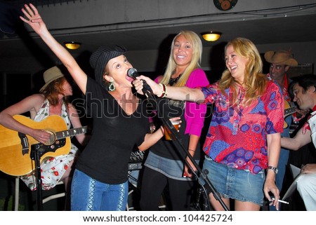 Dana Daurey, Mary Carey and Jennifer Blanc  Harry the Dog unplugged launches the Sportsman\'s Lodge By The Pool  weekly concert series, Sportman\'s Lodge, Studio City, CA 07-03-09