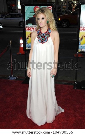 Drew Barrymore at the Los Angeles Premiere of \'Grey Gardens\'. Grauman\'s Chinese Theatre, Hollywood, CA. 04-16-09