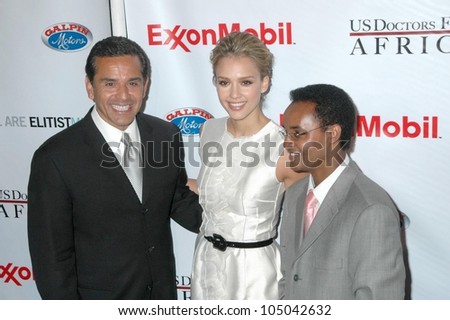 Antonio Villaraigosa with Jessica Alba and Ted Alemayhu at the The First Ladies of Africa Health Summit. Beverly Hilton, Beverly Hills, CA. 04-21-09