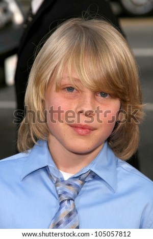 Devin Brochu  at the World Premiere of \'Ghosts of Girlfriends Past\'. Grauman\'s Chinese Theatre, Hollywood, CA. 04-27-09