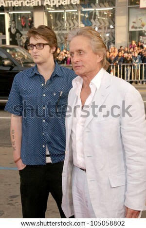 Cameron Douglas and Michael Douglas at the World Premiere of \'Ghosts of Girlfriends Past\'. Grauman\'s Chinese Theatre, Hollywood, CA. 04-27-09