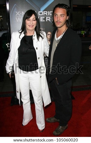 Anjelica Huston and Jack Huston at the Industry Screening of \'X-Men Origins Wolverine\'. Grauman\'s Chinese Theater, Hollywood, CA. 04-28-09