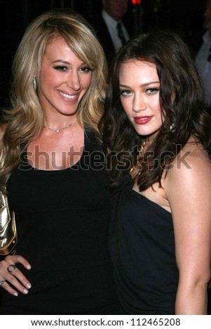 Haylie Duff and Hilary Duff at the premiere of \