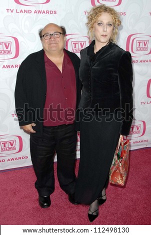 Danny DeVito and Carol Kane at the 5th Annual TV Land Awards. Barker Hangar, Santa Monica, CA. 04-14-07