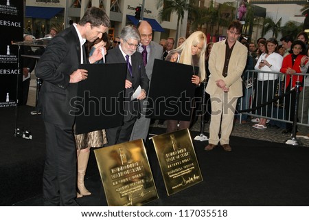 Donatella Versace with family and friends at the plaque unveiling Rodeo Drive Walk of Style Plaque\'s Honoring Gianni Versace and Donatella Versace. Two Rodeo, Beverly Hills, CA. 02-07-07