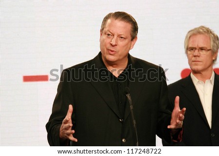 Al Gore and Kevin Wall at a press conference to Announce the Global Climate Crisis Campaign Concert \