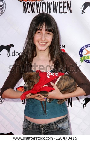 Cassidy Lehrman at The 5th Annual BowWowWeen Benefit Presented by Dog.com. Barrington Dog Park, Los Angeles, CA. 10-29-06