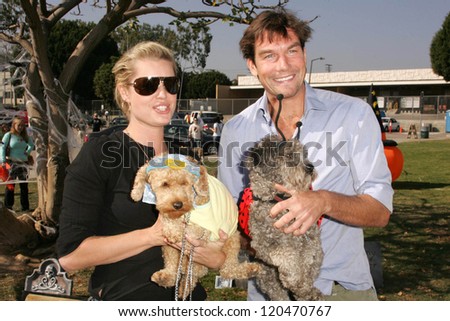 Rebecca Romijn and Jerry O\'Connell at The 5th Annual BowWowWeen Benefit Presented by Dog.com. Barrington Dog Park, Los Angeles, CA. 10-29-06