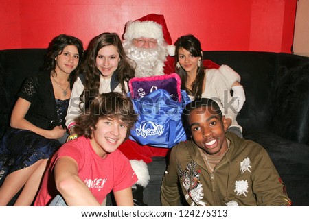 WEST HOLLYWOOD - DECEMBER 09: Nickelodeon Cast Members at My Stuff Bags Foundations\'s Holiday Stuff-A-Thon benefitting Children In Crisis December 09, 2006 in Guys, West Hollywood, CA.