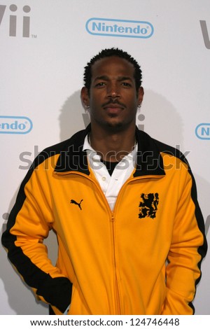 Marlon Wayans at the party celebrating the launch of Nintendo\'s Game Console Wii. Boulevard 3, Los Angeles, California. November 16, 2006.