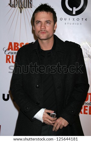 LOS ANGELES - DECEMBER 08: Shane West at Flaunt\'s 8th Annual Anniversary and Toy Drive benefitting on December 08, 2006 at The Edison in Los Angeles, CA.