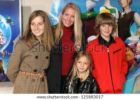 Jane Sibbett and family at the premiere of \