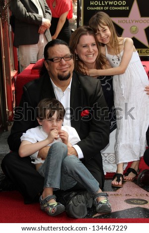 Penn Jillette and Family at Penn & Teller\'s induction into the Hollywood Walk Of Fame, Hollywood, CA 04-05-13