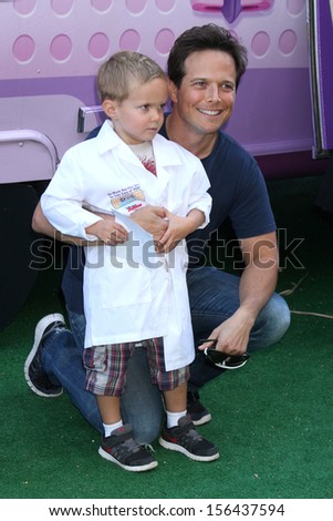 Scott Wolf and son Jackson Kayse Wolf at Disney Junior\'s \