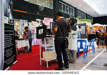 LUMUT, MALAYSIA - APR 22: wedding photographer booth from Amanda Studio promote their services to visitors during Perak Bridal Carnival at Marina Island Hall on Apr 22, 2012 in Lumut Perak, Malaysia.