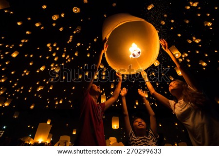 Thai\'s Family release sky lanterns to worship buddha\'s relics in yi peng festival, Chiangmai thailand