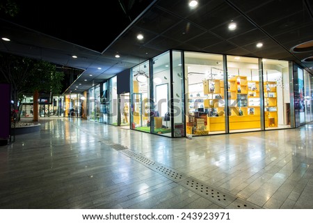 storefront in shopping mall