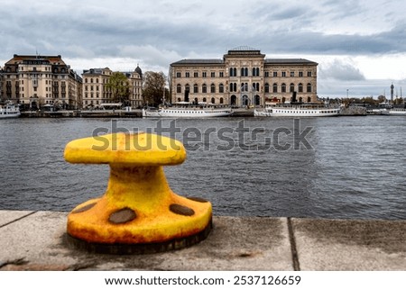 Similar – Foto Bild Stockholm, Schweden. Das Nationalmuseum der Schönen Künste ist die Nationalgalerie Schwedens und befindet sich auf der Halbinsel Blasieholmen. Touristische Vergnügungsboote schwimmen in der Nähe des Nationalmuseums im Sommer Abend Nacht