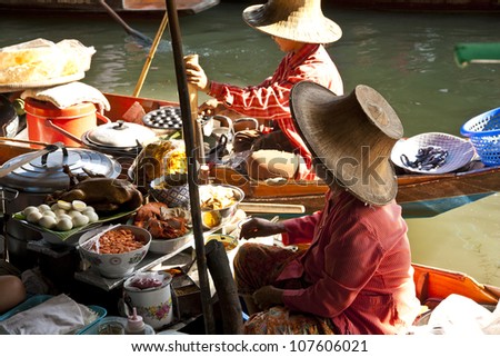 RATCHABURI,THAILAND-DEC 11: Merchants row along the canal to sell their goods at floating market on Dec 11, 2011 in Ratchaburi. This is the most traditional and famous floating market in Thailand.