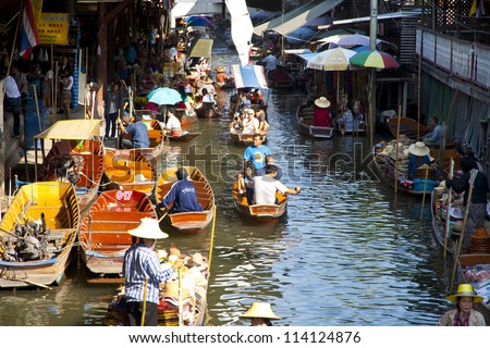 RATCHABURI,THAILAND -DEC 11: Merchants row along the canal to sell their goods at floating market on Dec 11, 2011 in Ratchaburi. This is the most traditional and famous floating market in Thailand.