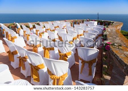 Wedding set in a nice sea balcony.
