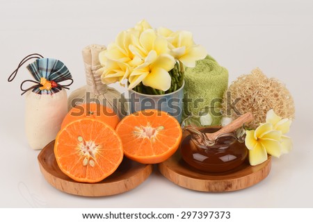 Face mask with orange and honey for whitening skin.