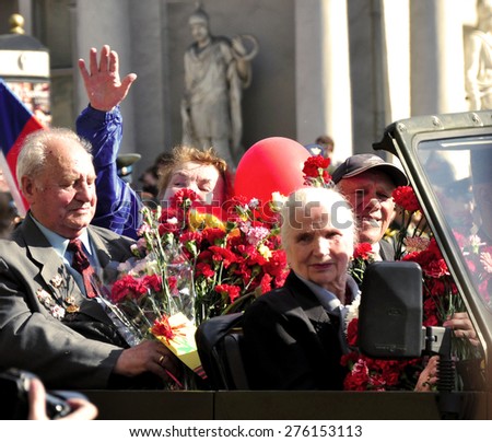St. Petersburg - MAY 9: The parade dedicated to Victory Day on Nevsky Prospect, involved veterans of the Great Patriotic War and the young people, May 9, 2012, St. Petersburg, Russia.