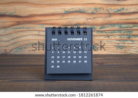 2020 NOVEMBER. Black paper calendar on a wooden table. Time planning, day counting and holidays 商業照片 © 