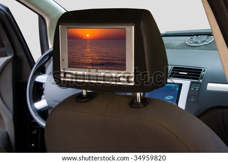 in the back seat of a car mounted the screen to view video