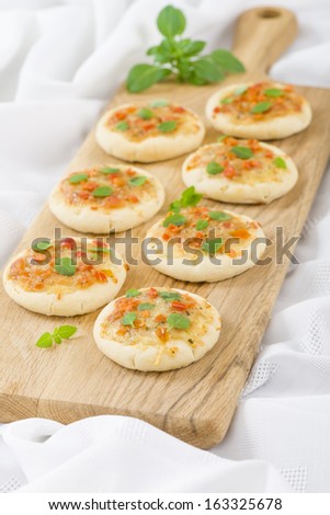 Mini Margherita Pizzas - Small pizzas with tomato sauce, cheese and basil topping. Party food!