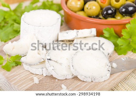 Goat\'s Cheese & Olives - Full fat mould ripened soft goat\'s milk cheese served with mixed olives.