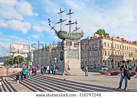 SAINT-PETERSBURG, RUSSIA - AUGUST 27, 2015: Chinese tourists near the Russian ship of the line Poltava (1712) Sculpture on the Voskressenskaya Embankment of the Neva River