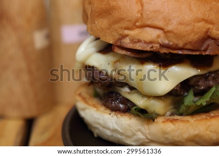 close up image of cheeseburger with becon