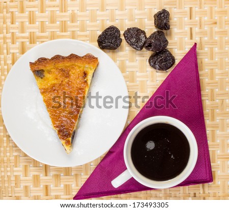 Pie dinner with prunes and coffee