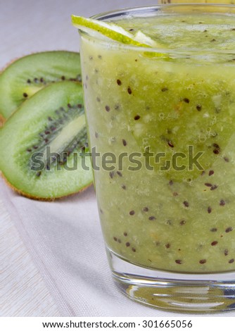 Cool refreshing non-alcoholic cocktail of kiwi and mint