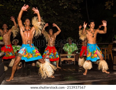 TAHAA, FRENCH POLYNESIA - CIRCA 2014: Polynesian men and women perform ...