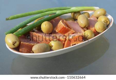 Appetizer dish with smoked tuna, olives and green onion