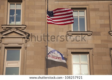 City Hall in Des Moines with US and Des Moines flags
