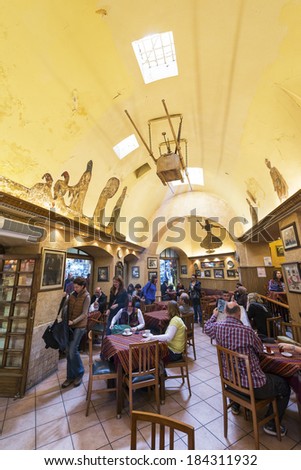 ISTANBUL - MARCH 22:Sark kahvesi in Grand Bazaar.People are taking a brake in one of cafes at Grand Bazaar in Istanbul. March 22, 2014 in Istanbul, Turkey